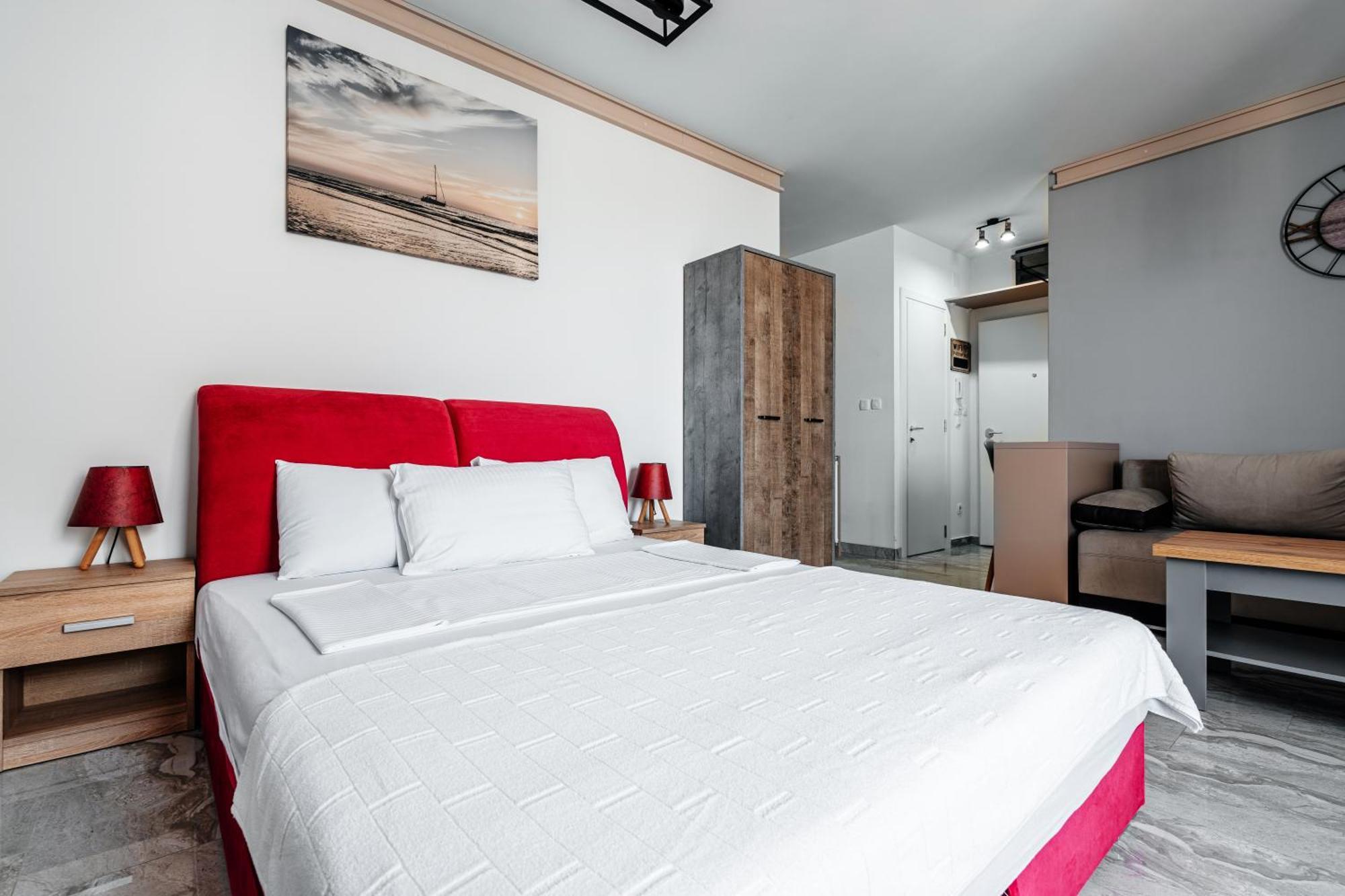 Aura Tower Aparments By In Property Rafailovići Zewnętrze zdjęcie