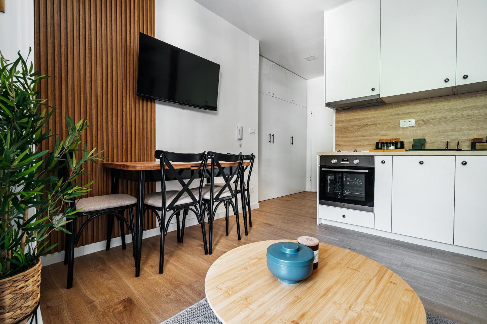 Aura Tower Aparments By In Property Rafailovići Zewnętrze zdjęcie